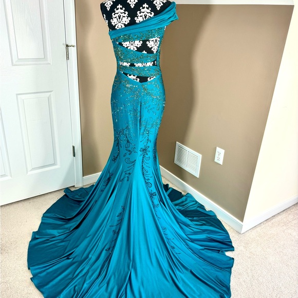 Johnathan Kanye 2872 Teal Blue gown - Picture 6 of 8
